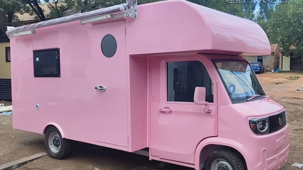 梦想女孩们的最爱，粉红色四轮电动房车来了，低速房车正强势崛起