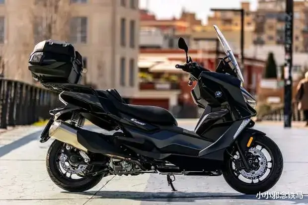 8.6万的踏板车值不值？2025款宝马C 400 GT深度解