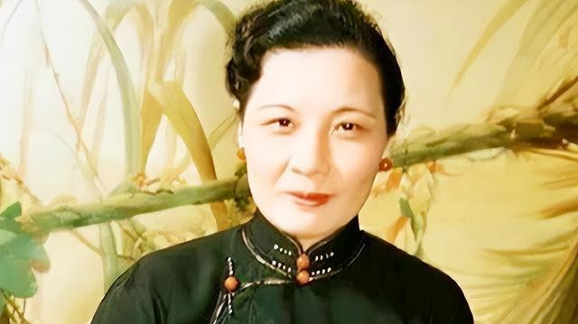 宋美龄质问美国名媛：美国人真笨，有原子弹为何不丢到中国大陆？