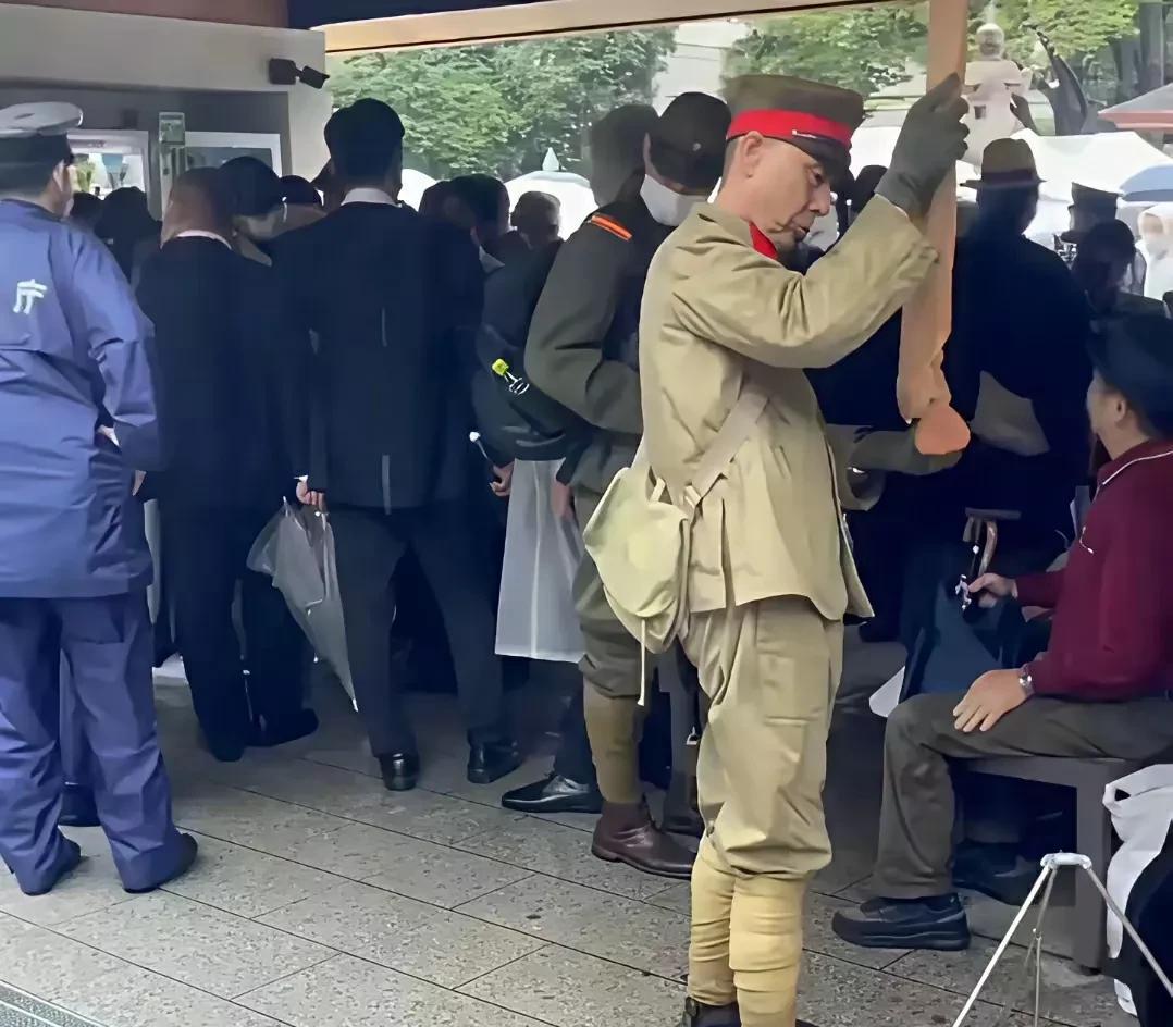 80年前的今天，日本政府宣布投降，拉开了二战结束的序幕，让世界人民不再遭受战争之