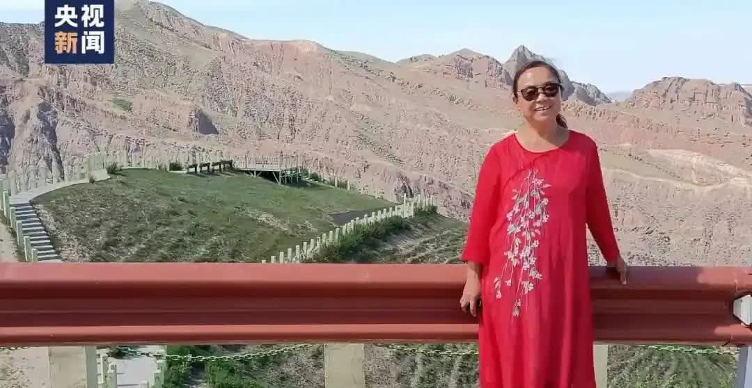 从家庭主妇到戛纳宠儿！苏敏阿姨的传奇红毯之旅
​