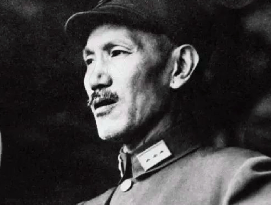 我有罪！”1951年，傅作义忽然跑到了毛主席的办公室，一脸惶恐地说自己要来跟主席