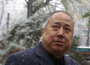 钱学森的儿子钱永刚，一生中两次辍学，初中数学考30分，高中没念完就另谋出路，而父