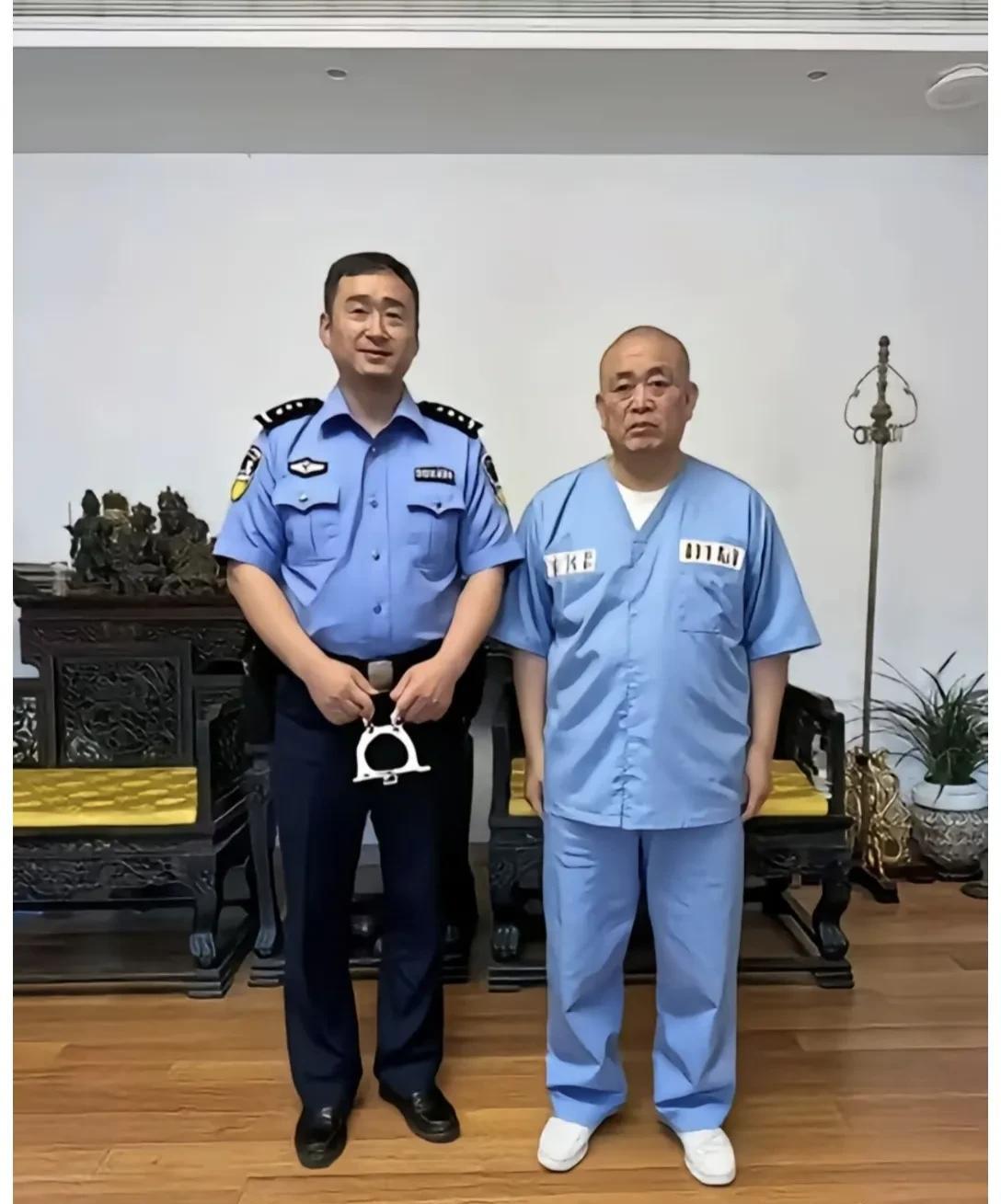释永信变刘应成，这样看顺眼多了
你说为什么这么胖，少林寺不要挑水，不要练武打坐吗