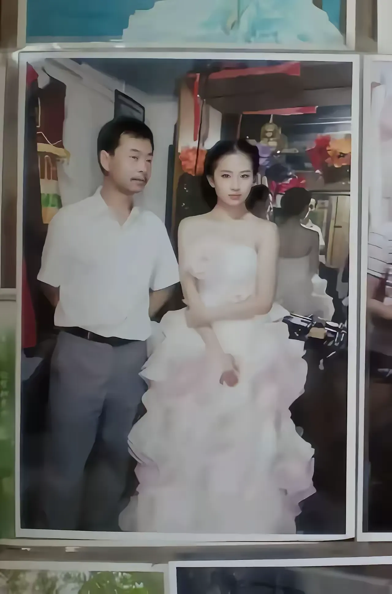 刘亦菲那独特的气质，宛如空谷幽兰，在娱乐圈独树一帜。深入了解后才发现，她竟出身艺