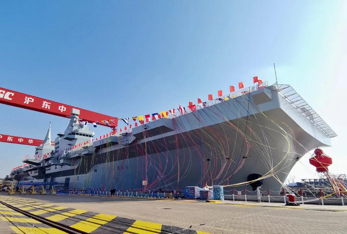 竞争航母的省份又少了一个，075四号舰被命名为湖北舰。不过今年八月一日湖北舰命名