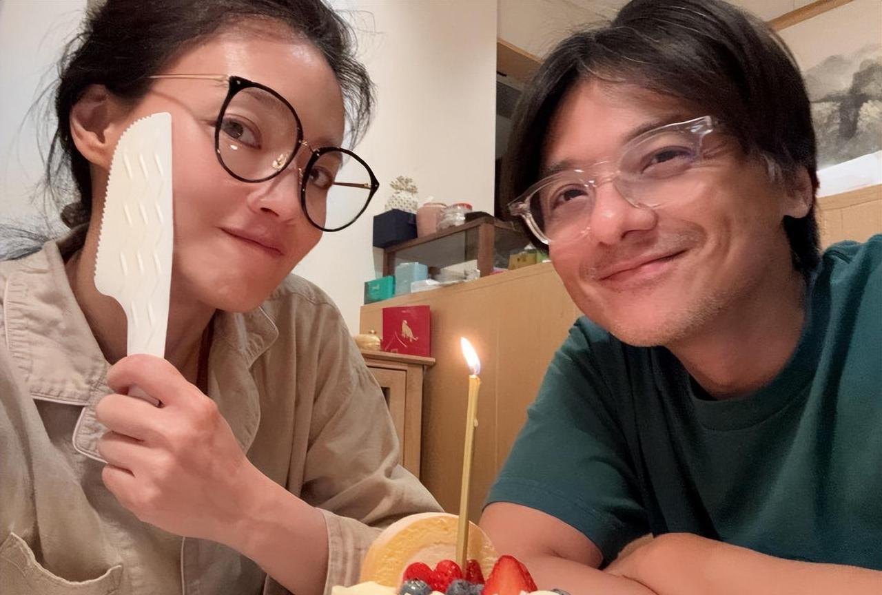 49岁舒淇庆生：简朴家宴藏温馨，挚友相伴映幸福
舒淇迎来了49岁的生日，时光匆匆