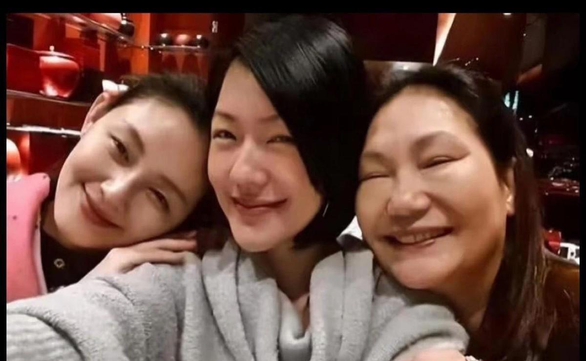 大S的安葬事宜最近真是闹得沸沸扬扬，从树葬到塔葬再到豪华墓园，连两岸网友都看不下