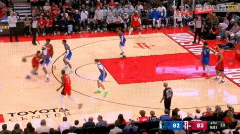 状态一般！杜兰特21+6+5：末节3分2连击偶露狰狞。
前3节一度15中4，3分