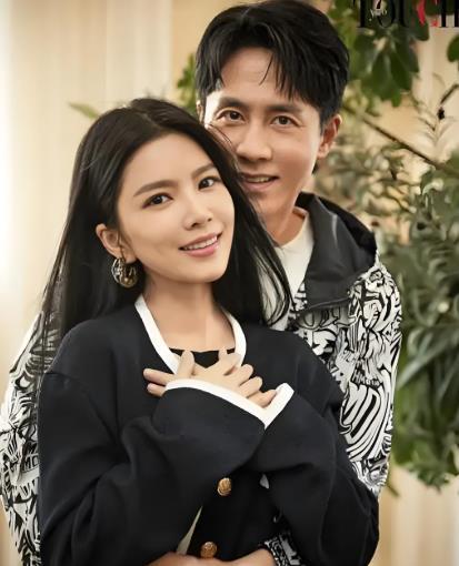 #杜淳妻子聊名媛培训班# 杜淳妻子王灿坦言是杜淳要自己做他女朋友的，自己没有倒贴