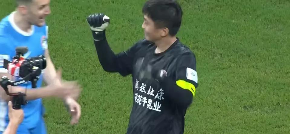 足协杯半决赛河南点球大战4：3战胜成都蓉城，历史性闯入决赛，创造了河南队的历史，