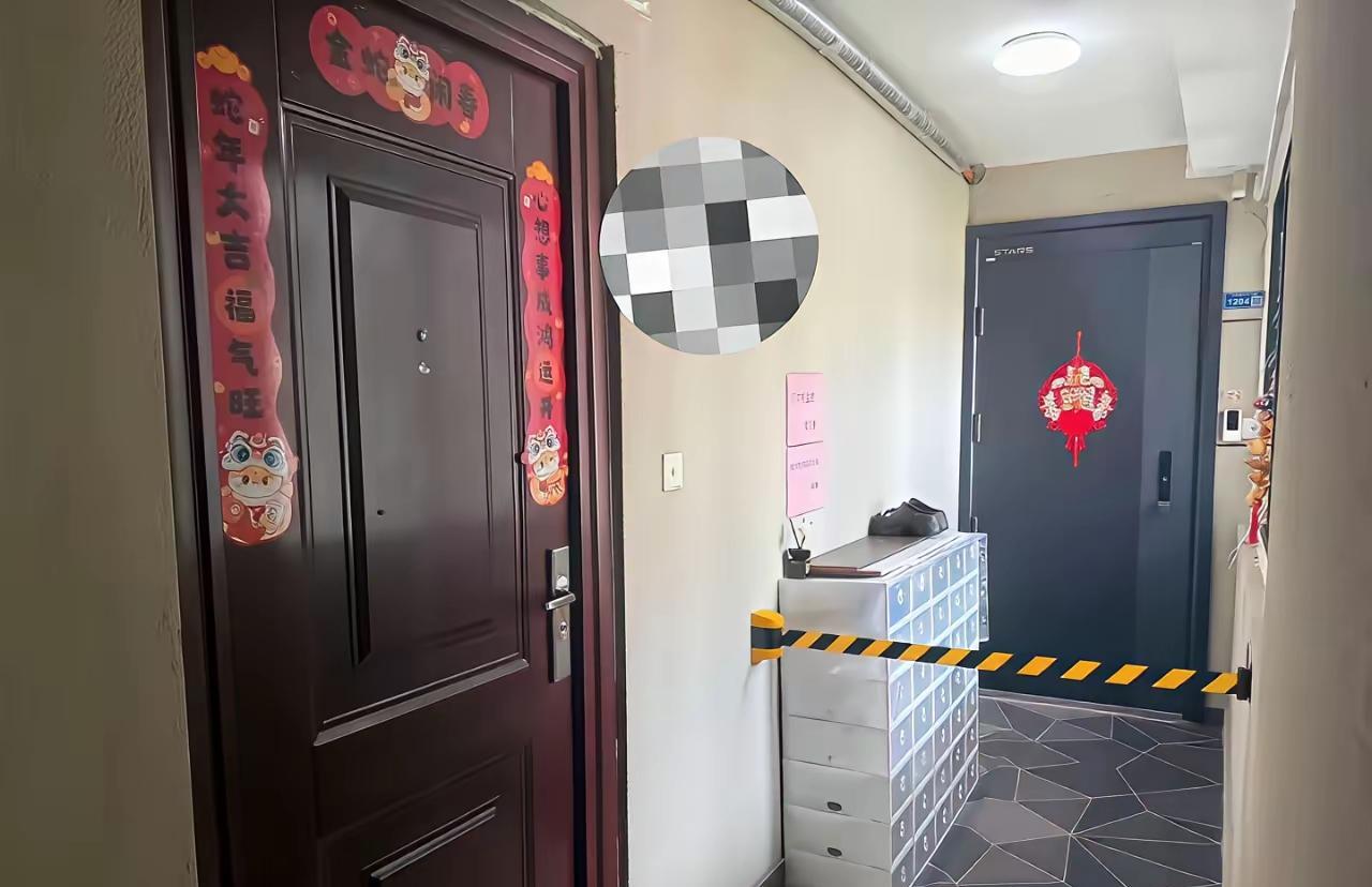 这是公共空间，不是他家的。