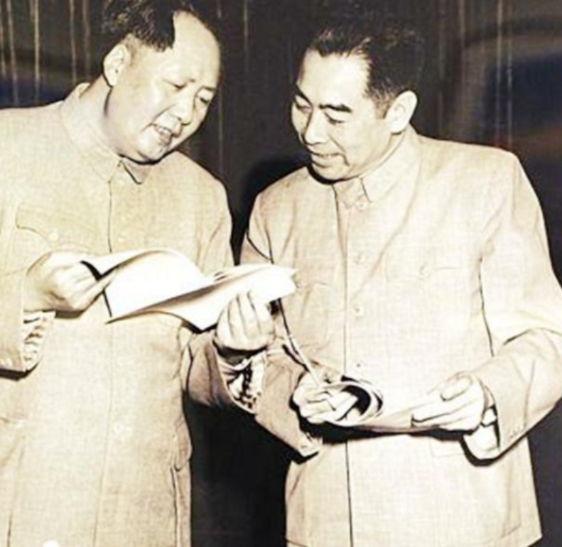 1948年5月，毛主席乘车去西柏坡，路过一个村庄时，发现路边茅草上躺着一个八九岁