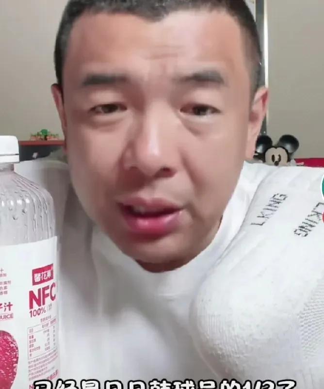 徐亮:中国球员薪水不能再降！
近日，前国脚徐亮的直播间表示，现在中国球员的薪水已