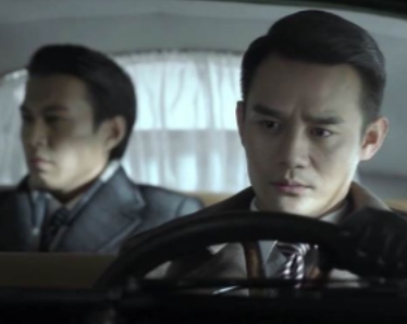 2015年，王凯拍《伪装者》时，直言阿城就是个“受气包”，每天要伺候胡歌的少爷明