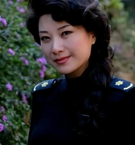  她真的太美了，不上镜都如此惊艳！

 五官立体，初看平凡越看越美，演技精湛！
