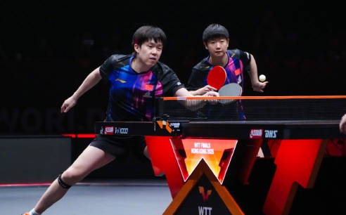 在12日进行的世界乒乓球职业大联盟（WTT）香港总决赛混双比赛中，王楚钦、孙颖莎