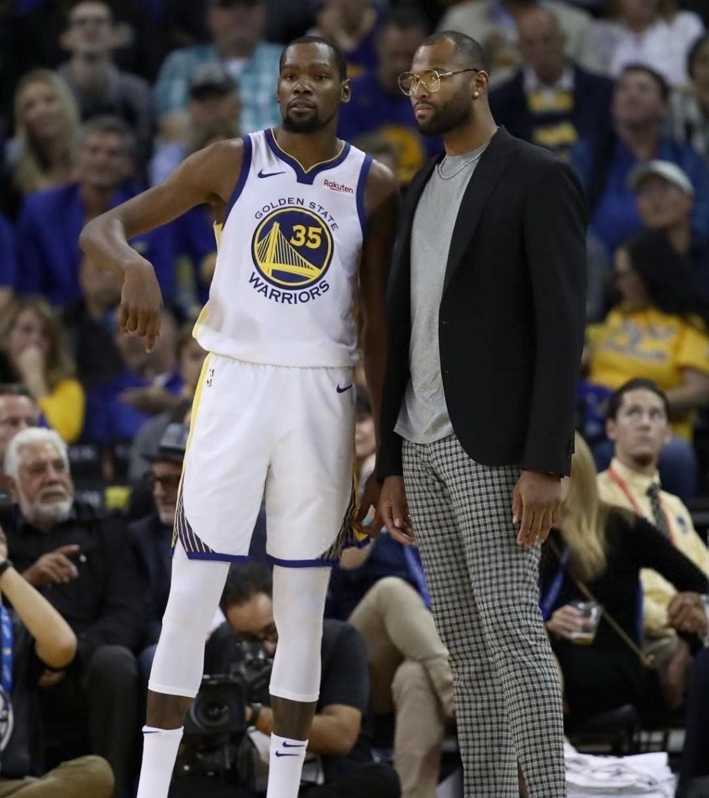 杜兰特又杠起来了
前NBA球员考辛斯今天在社交媒体上回应了杜兰特此前的推特内容，