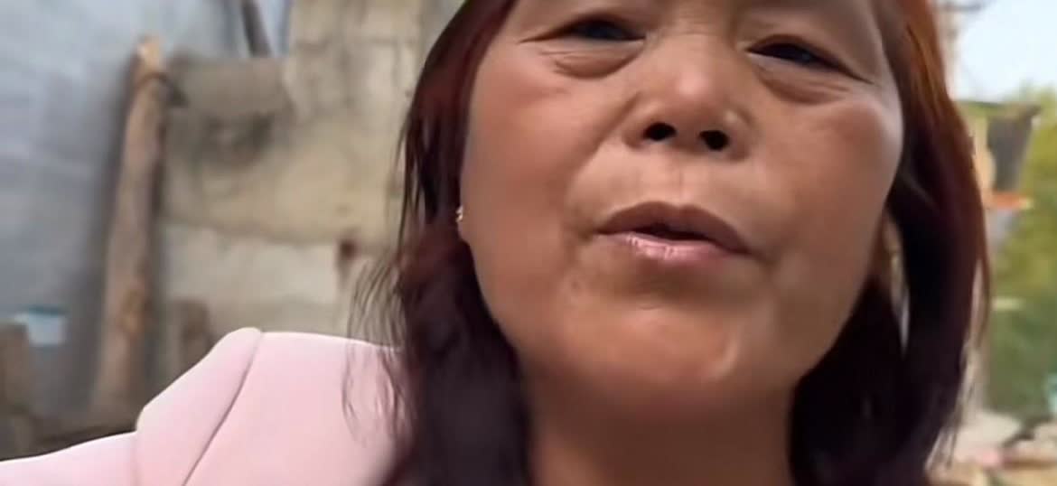 阿杜妈说谁再说她，她就找谁去[偷笑]

阿杜妈看来是真急眼了，她喊话网友粉丝