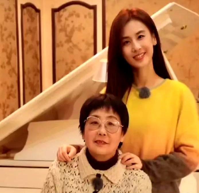 离婚不到半年，黄圣依官宣新状态！已不是杨子能高攀的
黄圣依和杨子离婚的事儿，大家