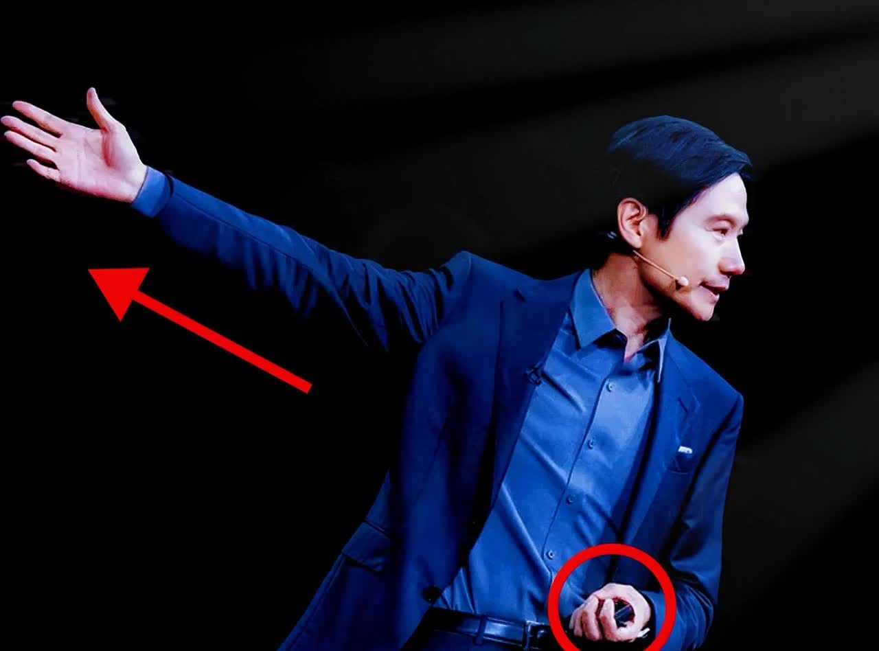 你们发现没？
雷军有个“弱点”，
怕是这辈子都改不了，那就是，他实在太老实啦