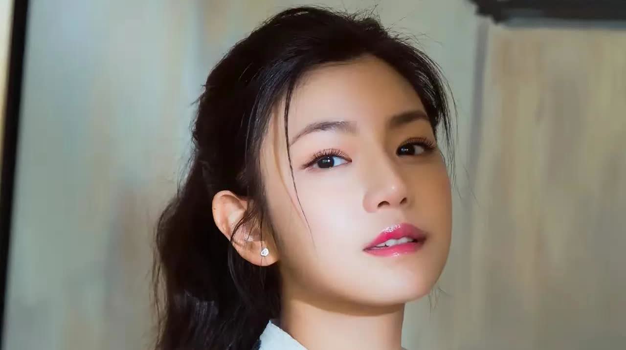 陈妍希聊离婚内幕，听完真的好唏嘘！她坦言今年2月和陈晓官宣离婚，其实早就分居，连