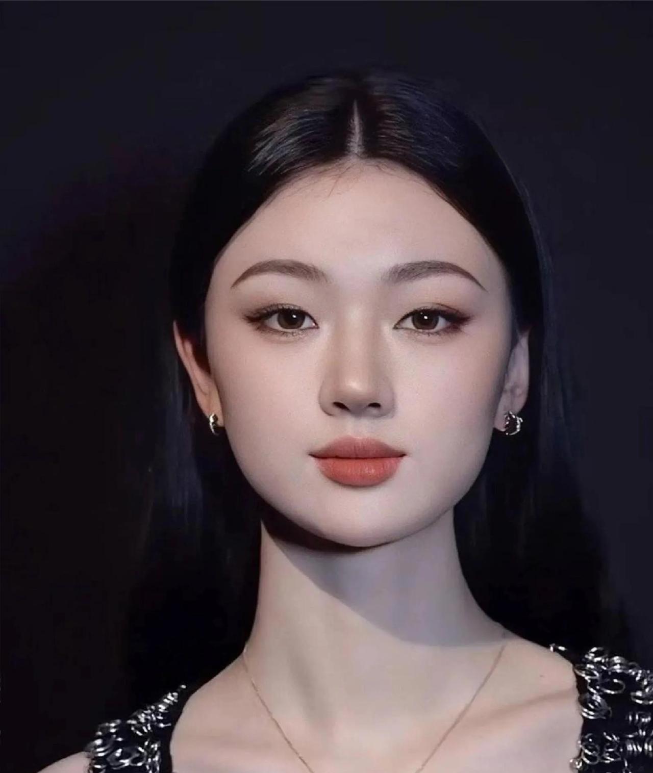 0后歌手单依纯太狠了！
在2025年《歌手》舞台上，一首《珠玉》直接惊艳全场，直