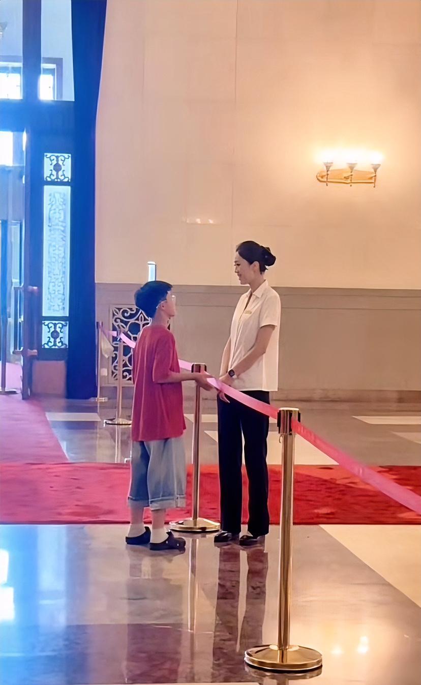 这个美女好有气质。