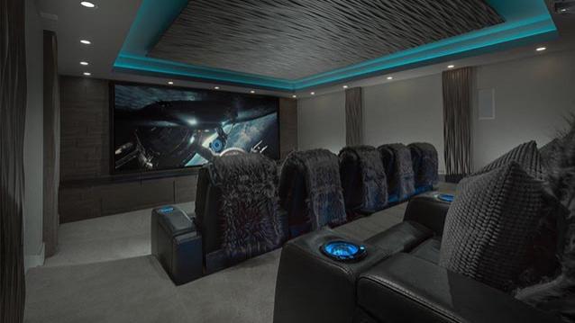 家庭影院沙发摆放小技巧：打造沉浸式观影的“黄金座位区”