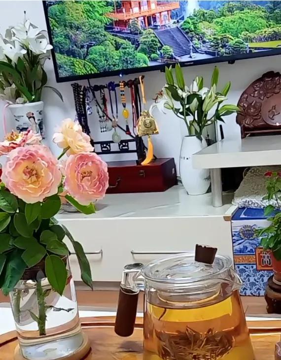 柴桑大姐告诉网友们，许敏反网暴的路上，没有停止，对方已经成了惊弓之鸟！
柴桑大姐