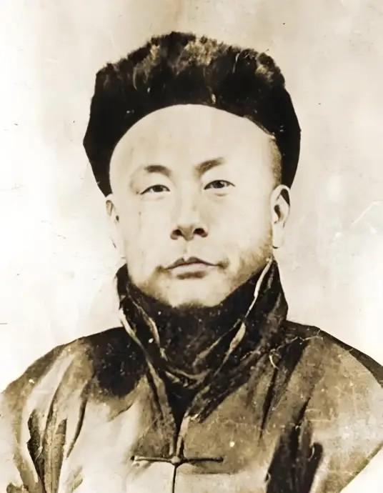 1989年，天津市西青区政府决定为霍元甲迁墓修陵。在清理霍元甲尸骨时，人们发现其