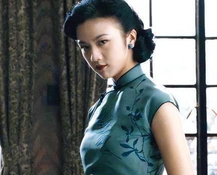 2014年，汤唯嫁给韩国导演金泰勇，他大手笔花了13.5亿买了一块480平的地皮