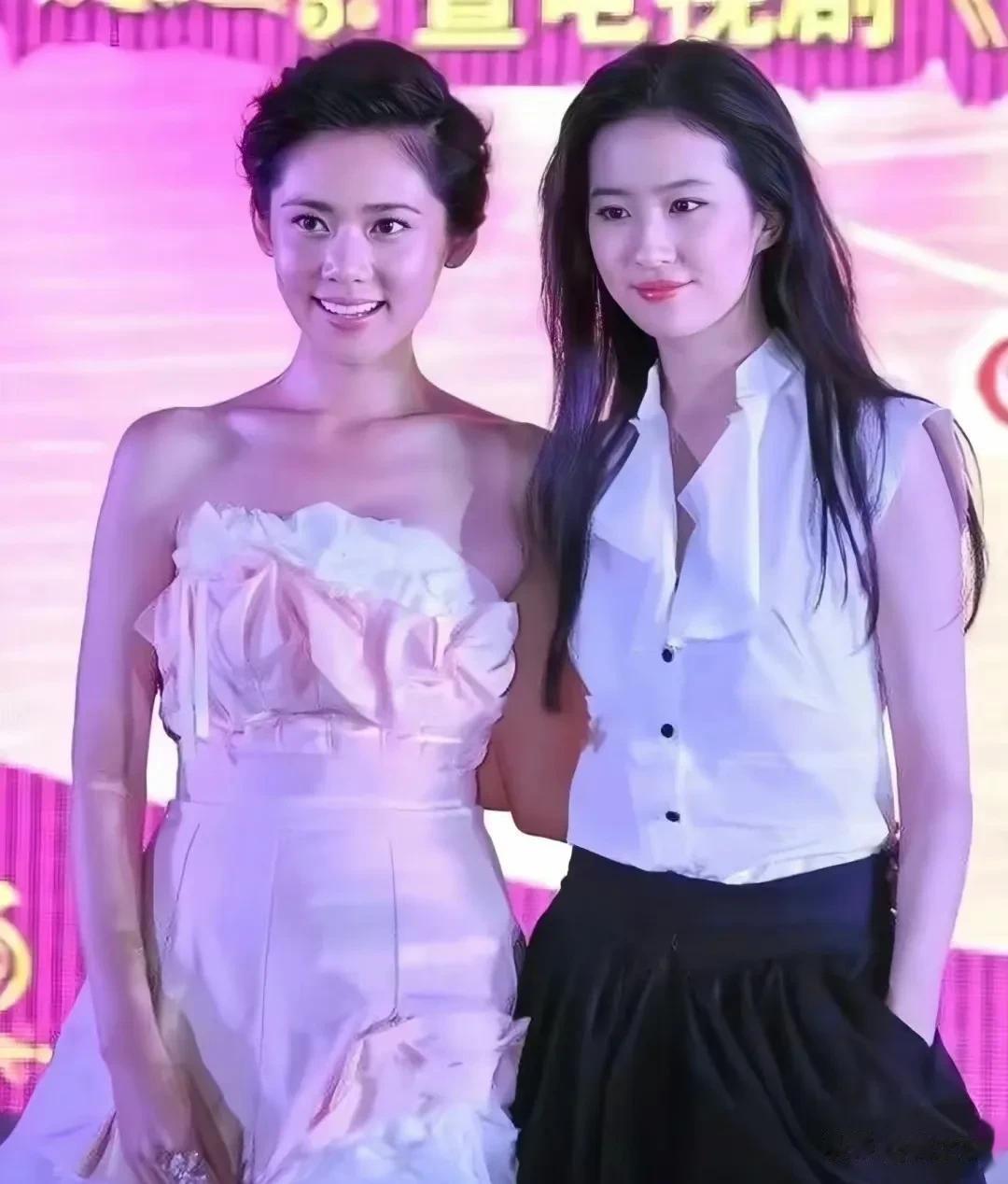 刘亦菲真算是合照杀手，真是应了那句不怕不识货 ，就怕货比货。其他女星，随便拎一个