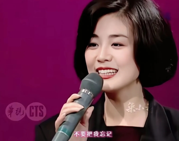 岂能用一个“美”字表述清楚？
真美。
这是丛珊。
今天偶尔翻到她绮年视频。。
大