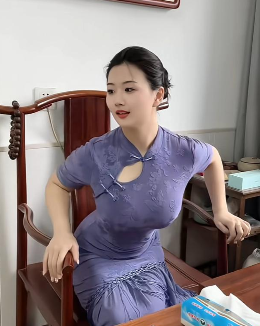 今天给老板帮忙搬家，最后这个眼神没明白什么意思！