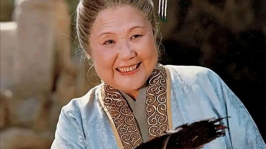 《红楼梦》：直到金钏跳井自杀，宝玉被父亲打板子，才知贾府的衰败与贾母密不可分