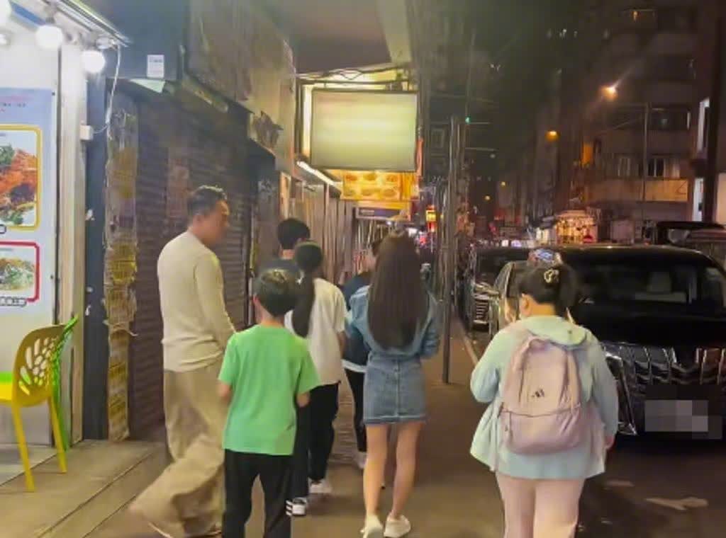 有人说明星家庭的相处总是充满距离感，很难有普通家庭的温馨氛围