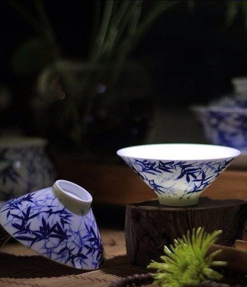 《豁然吟》
得失皆天意，随缘即坦途。
云开千嶂晓，舟过万山孤。
不必寻因果，何须