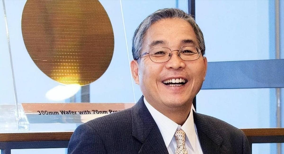 “我就是要来中国报仇的！”2019 年 11 月，72 岁的坂本幸雄接过紫光集团