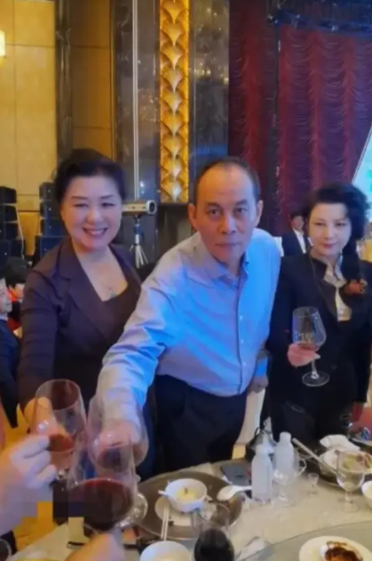 他来敬酒，我该怎么说？？？
