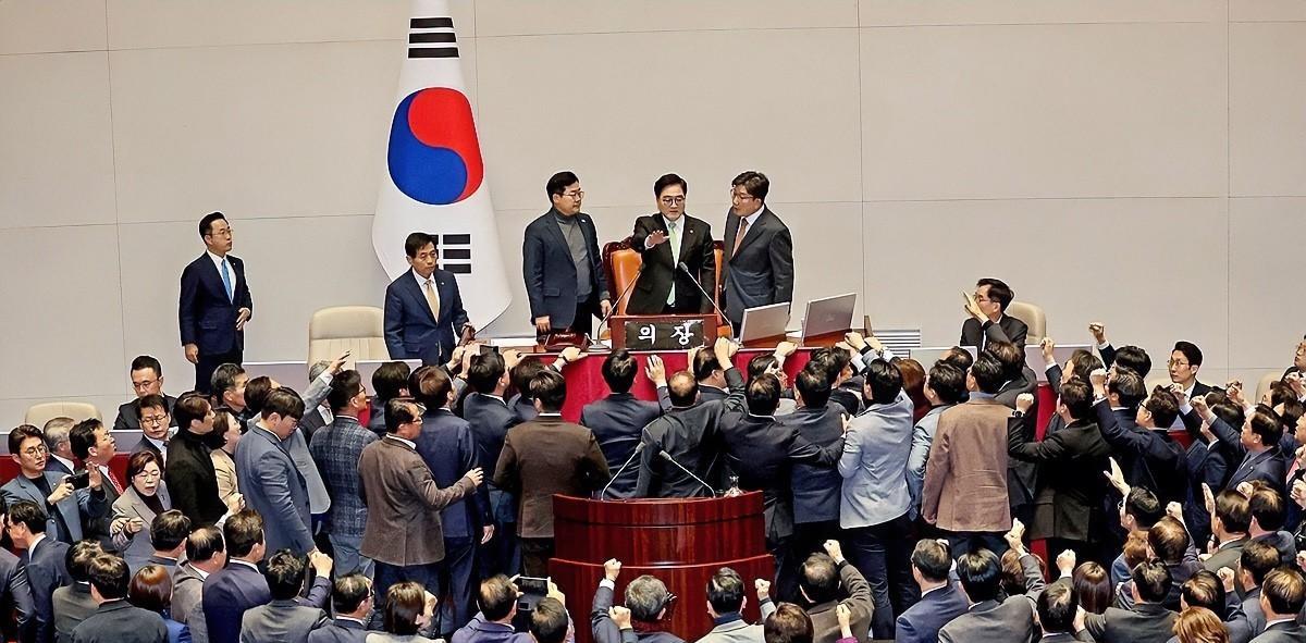 尹锡悦官员集体辞职
在韩国新政府诞生之后，韩国政府长官和次官级官员集体辞职，不过