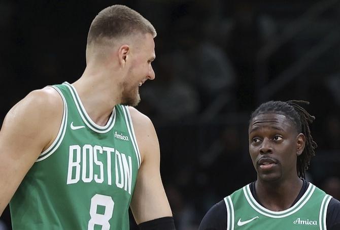 过去48小时里，绿军高管史蒂文斯凭借出色的NBA人脉以及过硬的业务能力，谈成了两
