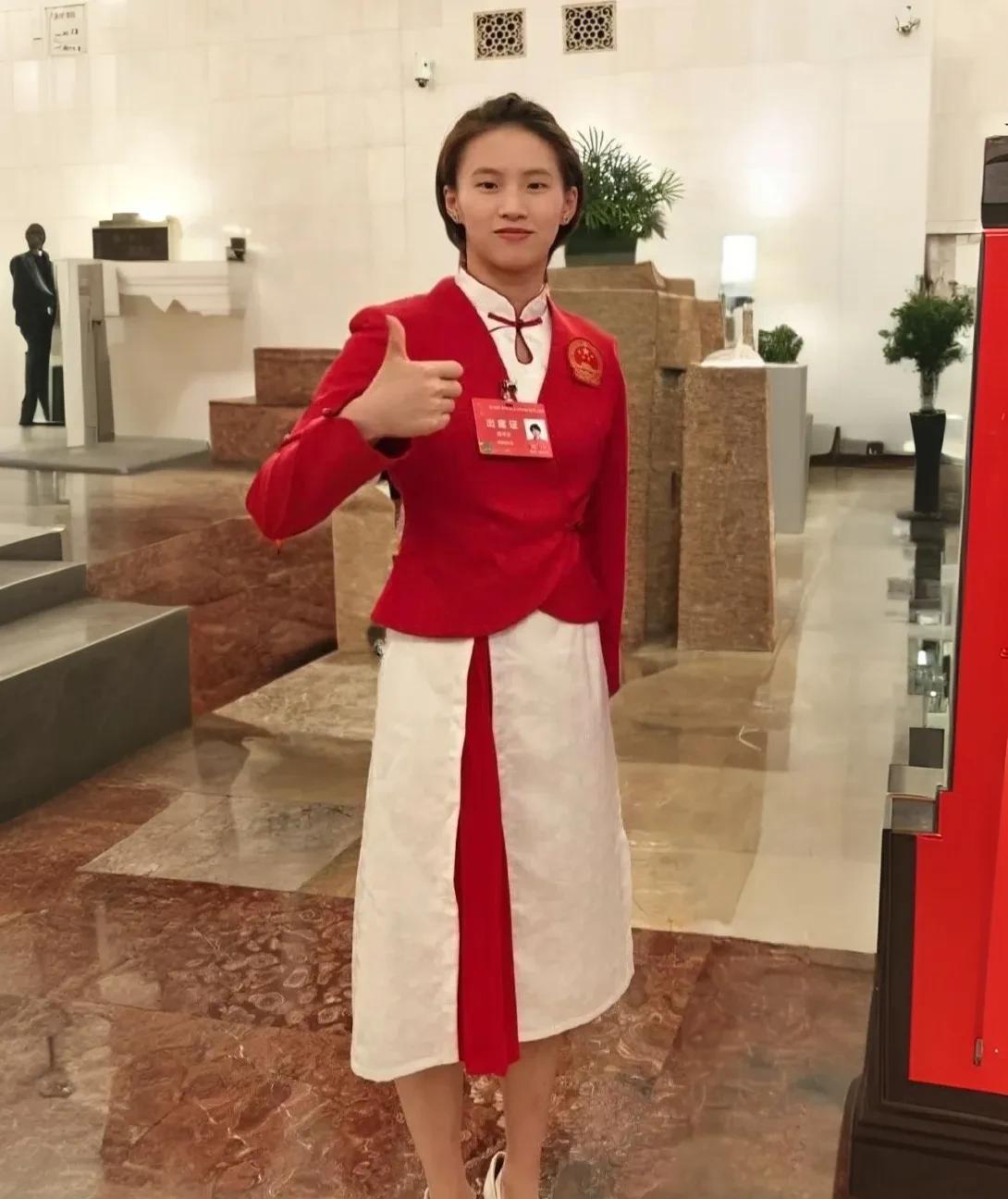 陈芋汐太过分了
接连不断得拿冠军，她咋这么厉害
以前我真的小看她了，我以为她是温