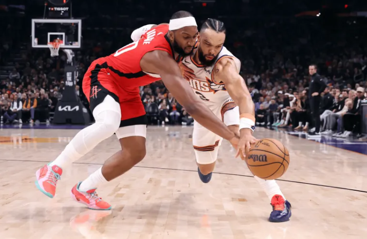 NBA常规赛，太阳主场不敌火箭。
赛后，太阳主帅乔丹-奥特接受采访，谈到了本场比