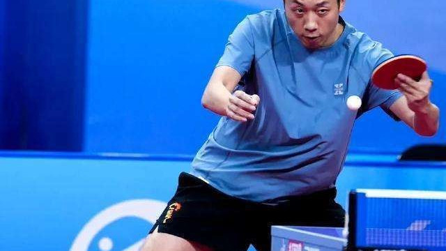 樊振东现身乒超！平野美宇化身迷妹和樊振东打招呼，王楚钦喊东哥