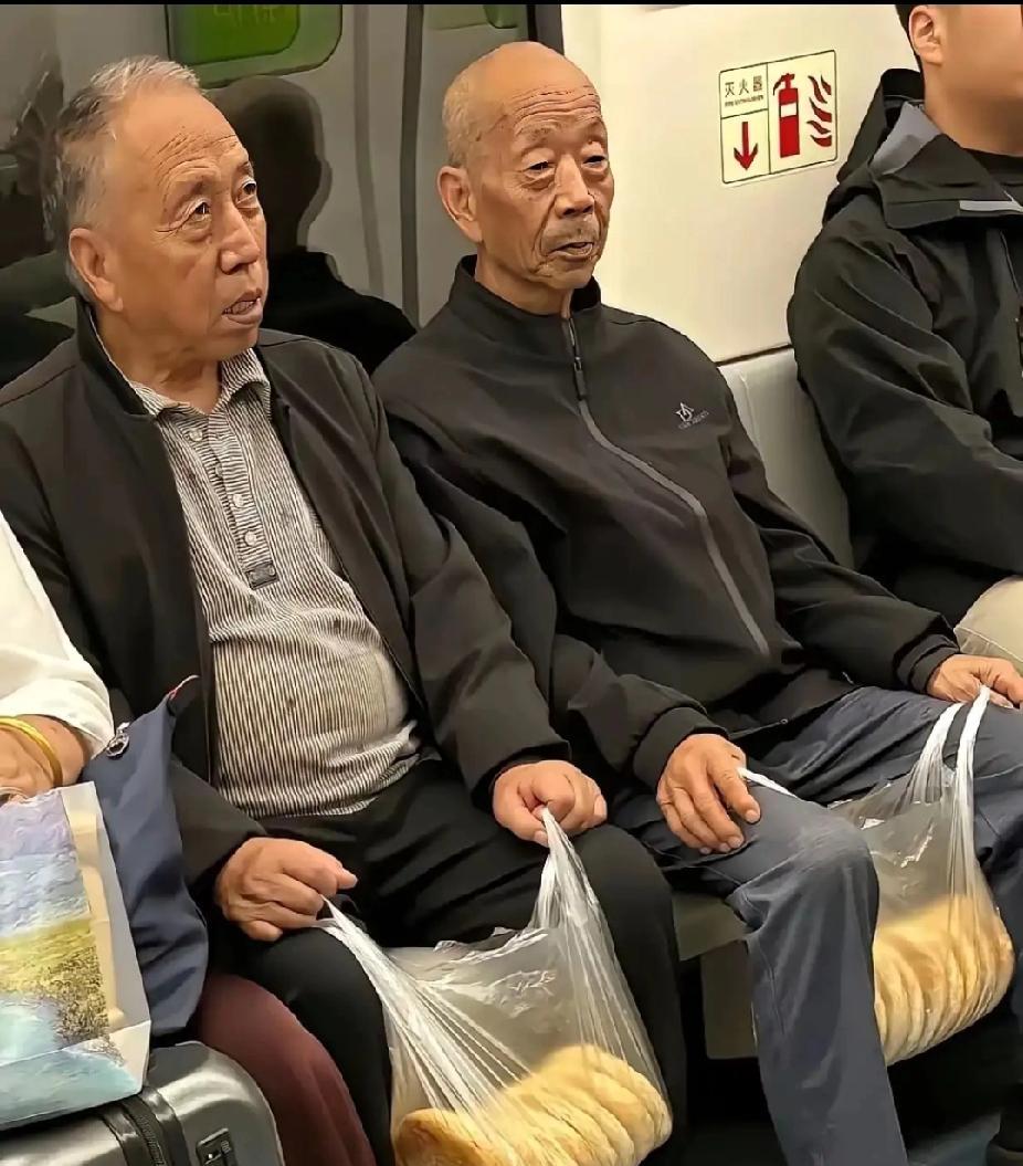 不懂就要问，
这种装饼的袋子，
为什么要打开，
难道不担心灰尘吗？