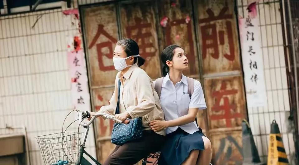《焕羽》原著里，乔白羽治疗的医院费还是给乔家带来了很大的影响。
乔白羽治疗一共花