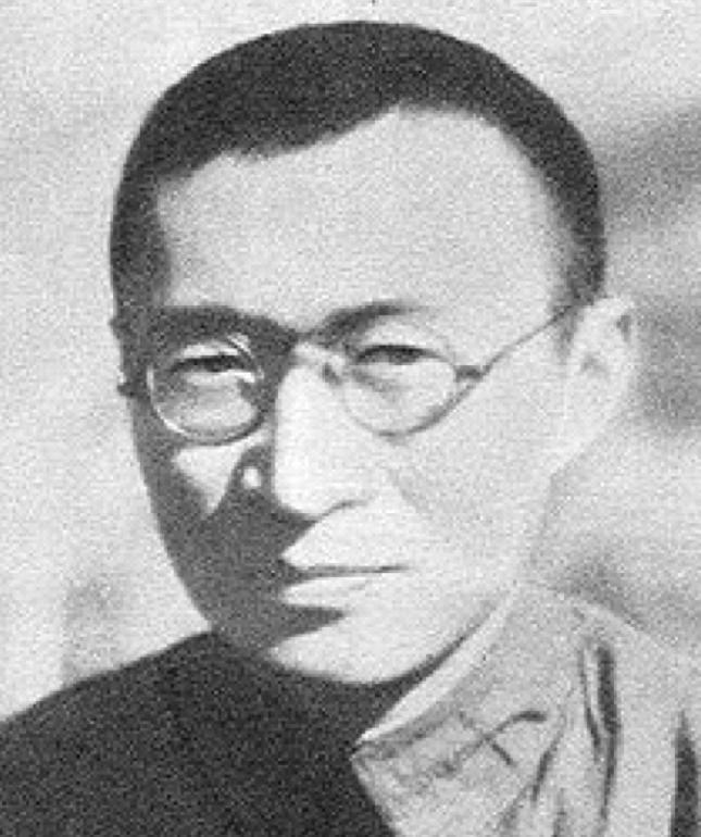 1974年1月25日凌晨，王稼祥在病榻上最后一次睁开眼睛，紧紧握住妻子朱仲丽的手