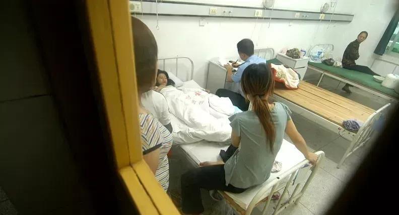 家长们，悠着点卷吧！一高三女生突然……马上高考了，一高三女生突然发烧，不幸确诊白