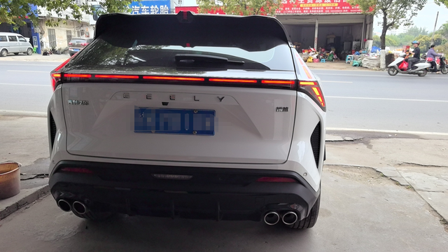 行车尾灯常亮无法关闭
新博越尾灯常亮，刚开始发现问题向4儿子反馈，4儿子回复是驻